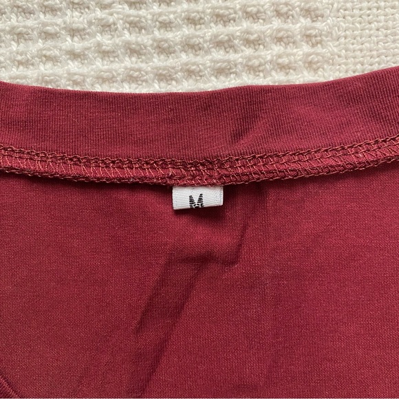 $5 or 3/$10 Burgundy ‘Be Kind’ T-Shirt Size Medium - Picture 3 of 6